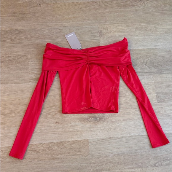 Meshki Off Shoulder Ruched Top - Picture 4 of 4